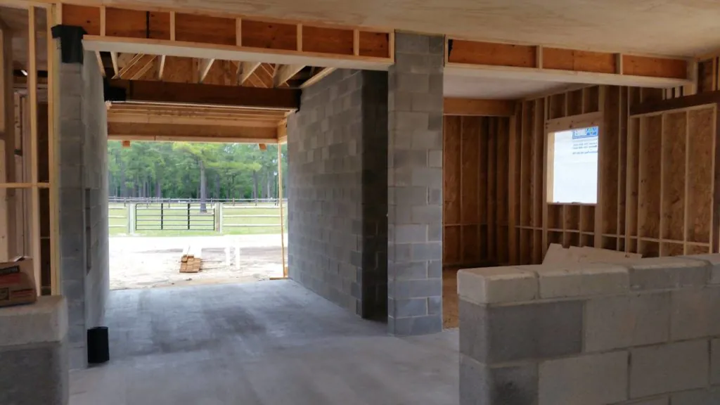Simon-barn-under-construction-1024x576